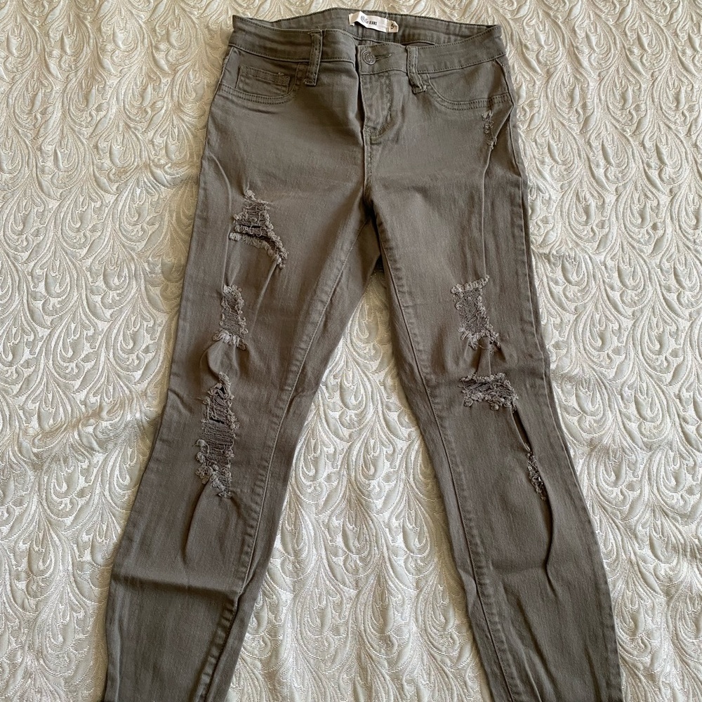 🔴 3/$15 Cello Jeans Crop pants